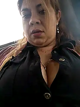 Snapshot of Laura-Hernandez chatting on March 4, 4:09 pm Laura-Hernandez online show from March 4, 4:09 pm