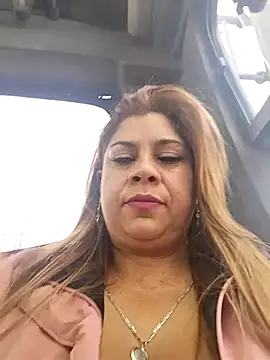 Snapshot of Laura-Hernandez chatting on March 5, 10:43 pm Laura-Hernandez online show from March 5, 10:43 pm