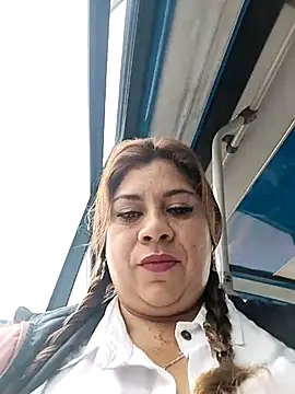 Snapshot of Laura-Hernandez chatting on March 20, 3:36 pm Laura-Hernandez online show from March 20, 3:36 pm