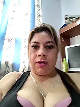 Snapshot of Laura-Hernandez chatting on September 17, 2:41 pm Laura-Hernandez online show from September 17, 2:41 pm