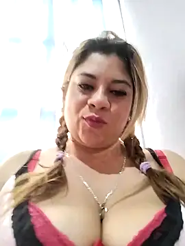 Snapshot of Laura-Hernandez chatting on September 19, 3:24 pm Laura-Hernandez online show from September 19, 3:24 pm