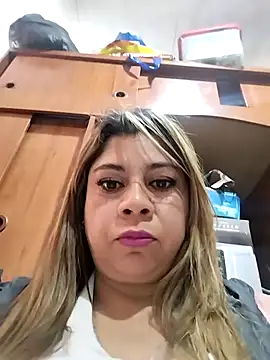 Snapshot of Laura-Hernandez chatting on September 20, 3:02 pm Laura-Hernandez online show from September 20, 3:02 pm