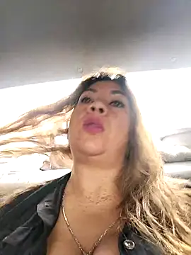 Snapshot of Laura-Hernandez chatting on September 22, 3:58 pm Laura-Hernandez online show from September 22, 3:58 pm