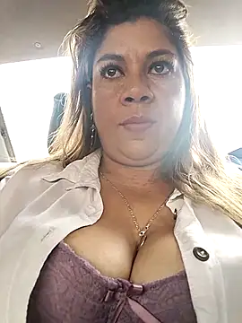 Snapshot of Laura-Hernandez chatting on September 28, 3:06 pm Laura-Hernandez online show from September 28, 3:06 pm