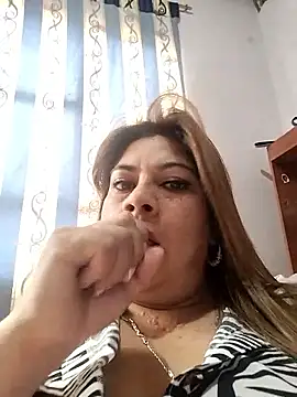 Snapshot of Laura-Hernandez chatting on September 30, 2:55 pm Laura-Hernandez online show from September 30, 2:55 pm