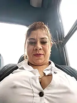 Snapshot of Laura-Hernandez chatting on October 4, 2:59 pm Laura-Hernandez online show from October 4, 2:59 pm