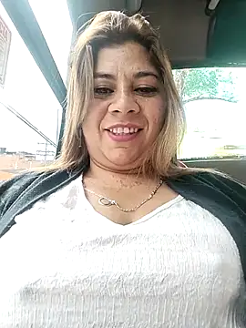 Snapshot of Laura-Hernandez chatting on October 10, 2:05 pm Laura-Hernandez online show from October 10, 2:05 pm