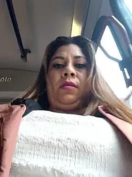 Snapshot of Laura-Hernandez chatting on October 25, 2:56 pm Laura-Hernandez online show from October 25, 2:56 pm