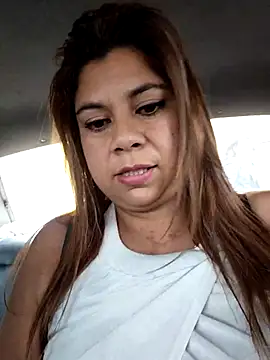 Snapshot of Laura-Hernandez chatting on November 10, 4:06 pm Laura-Hernandez online show from November 10, 4:06 pm