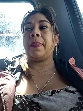 Snapshot of Laura-Hernandez chatting on November 11, 3:23 pm Laura-Hernandez online show from November 11, 3:23 pm