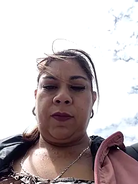 Snapshot of Laura-Hernandez chatting on November 17, 3:18 pm Laura-Hernandez online show from November 17, 3:18 pm