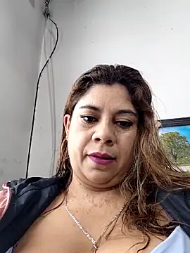 Snapshot of Laura-Hernandez chatting on November 24, 3:12 pm Laura-Hernandez online show from November 24, 3:12 pm