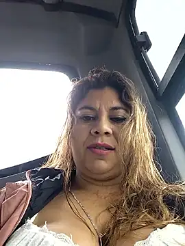 Snapshot of Laura-Hernandez chatting on December 5, 3:09 pm Laura-Hernandez online show from December 5, 3:09 pm