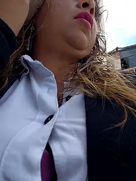 Laura-Hernandez online show from January 8, 3:36 pm