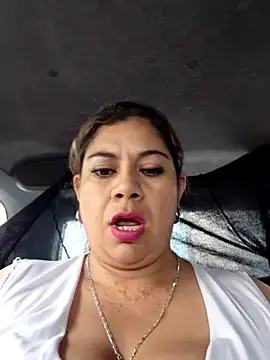 Laura-Hernandez online show from February 1, 3:54 pm