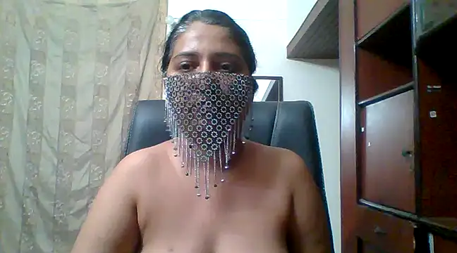 kamayanisingh24 online show from December 4, 7:34 pm
