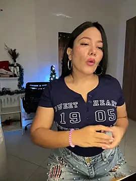 Snapshot of Abril10_ chatting on December 16, 12:06 pm Abril10 online show from December 16, 12:06 pm