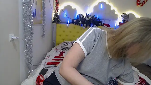 HolyMilfa online show from December 8, 7:26 am