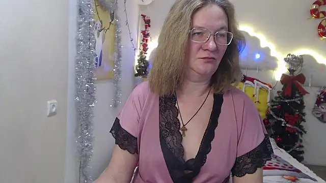 HolyMilfa online show from December 13, 10:30 am