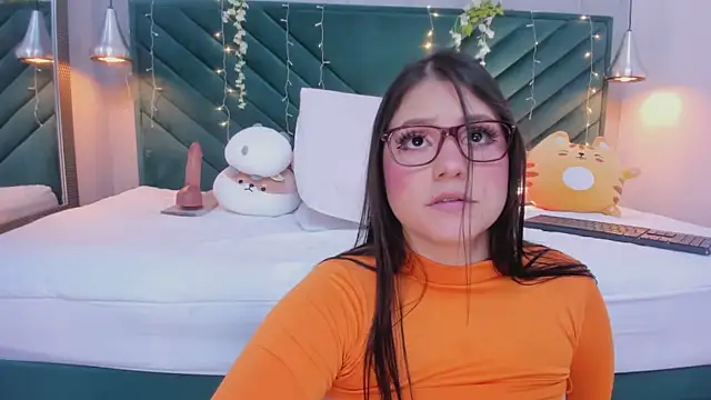 pamelajons  online show from January 13, 2:42 pm