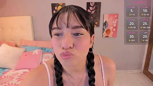 Snapshot of Maia_W10 chatting on November 27, 12:18 pm Maia W10 online show from November 27, 12:18 pm