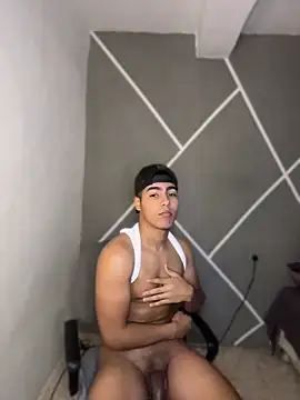 Snapshot of Diegobaby-18 chatting on April 13, 7:30 pm Diegobaby-18 online show from April 13, 7:30 pm