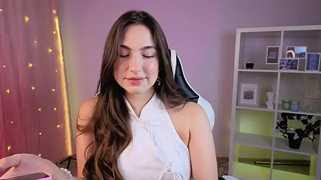 Snapshot of MelissaLovvv chatting on June 21, 10:29 am MelissaLovvv online show from June 21, 10:29 am