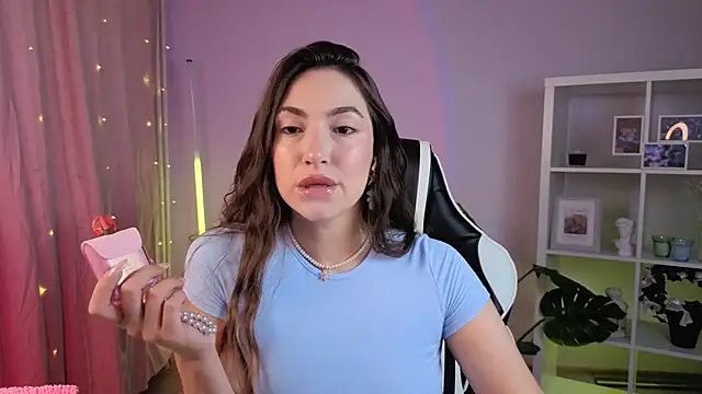 Snapshot of MelissaLovvv chatting on July 3, 10:21 am MelissaLovvv online show from July 3, 10:21 am