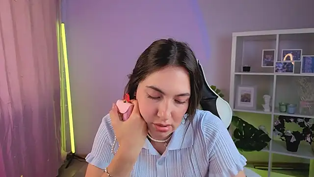 Snapshot of MelissaLovvv chatting on July 7, 7:23 am MelissaLovvv online show from July 7, 7:23 am