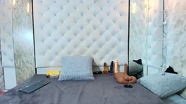 VALENTINA3x online show from February 22, 2:45 am