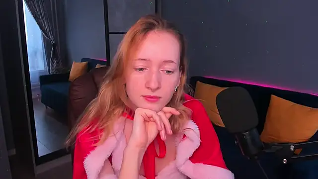 Snapshot of OddlyFamiliar chatting on December 25, 9:45 am OddlyFamiliar online show from December 25, 9:45 am