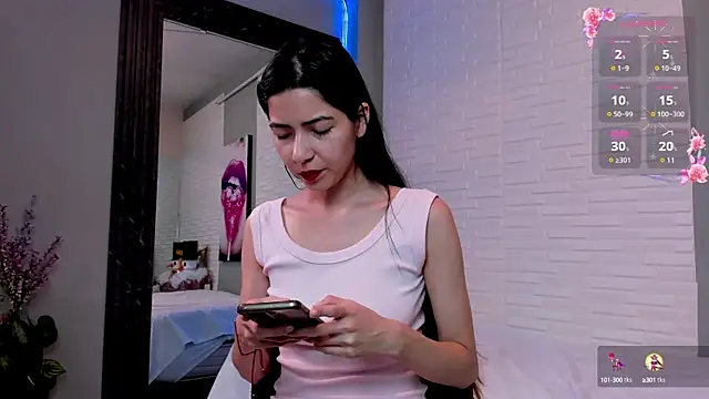 sweetieandjuicyy online show from December 11, 2:00 pm