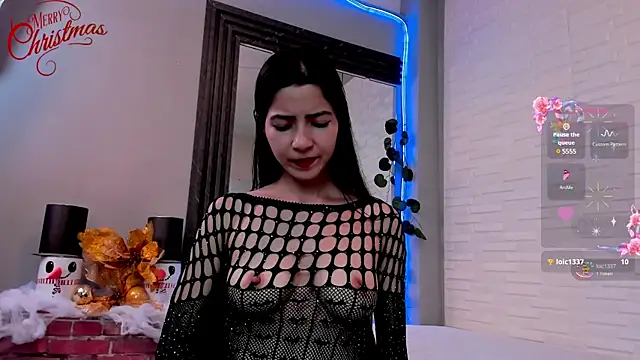 sweetieandjuicyy online show from December 18, 12:43 am