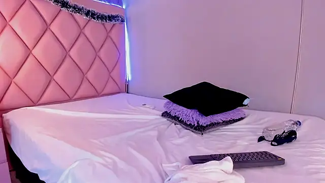 megan 100 online show from December 11, 11:00 pm