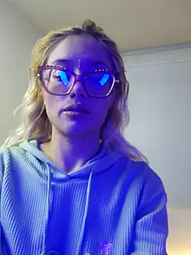 Snapshot of 911Calling chatting on December 18, 10:24 pm 911Calling online show from December 18, 10:24 pm