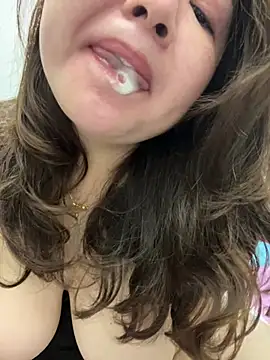 Snapshot of Angie_88 chatting on May 4, 11:45 pm Angie 88 online show from May 4, 11:45 pm