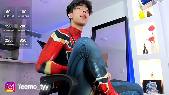 Snapshot of teemotwink chatting on November 18, 10:03 pm teemotwink online show from November 18, 10:03 pm