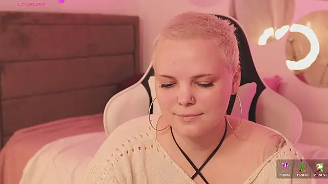 Snapshot of LikaBerry1 chatting on February 24, 2:26 pm LikaBerry1 online show from February 24, 2:26 pm