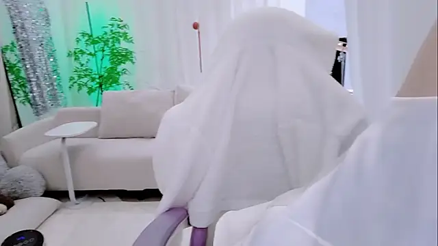 Snapshot of Vaness-a chatting on November 16, 9:04 am Vaness-a online show from November 16, 9:04 am