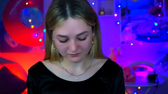 DeboraLarson online show from October 17, 4:15 am