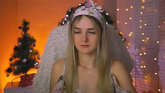 DeboraLarson online show from December 19, 3:35 am