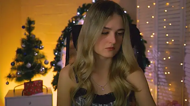 DeboraLarson online show from December 20, 3:35 am