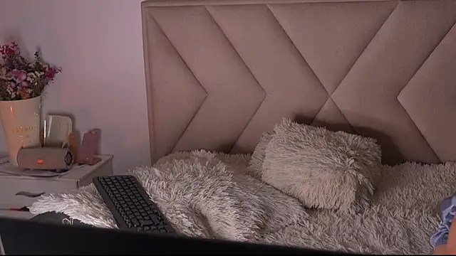 Bonnieshyy online show from May 24, 4:50 am