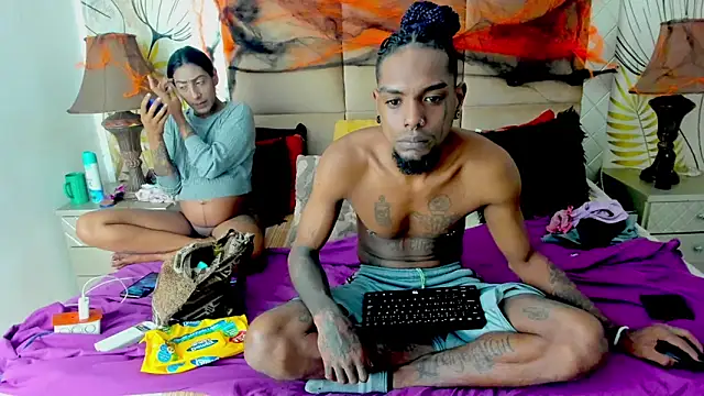 Snapshot of bigblackhotx1 chatting on October 26, 6:52 am bigblackhotx1 online show from October 26, 6:52 am