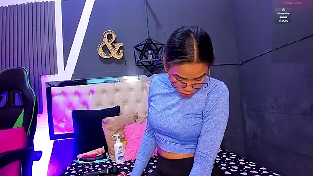 Snapshot of alexa_andherson chatting on January 15, 7:34 pm alexa andherson online show from January 15, 7:34 pm