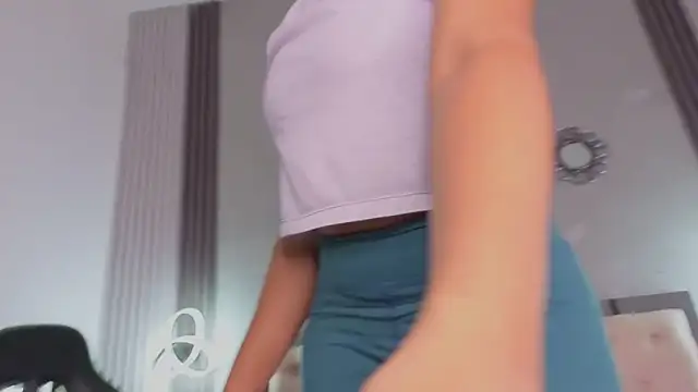 Snapshot of alexa_andherson chatting on October 27, 7:51 pm alexa andherson online show from October 27, 7:51 pm