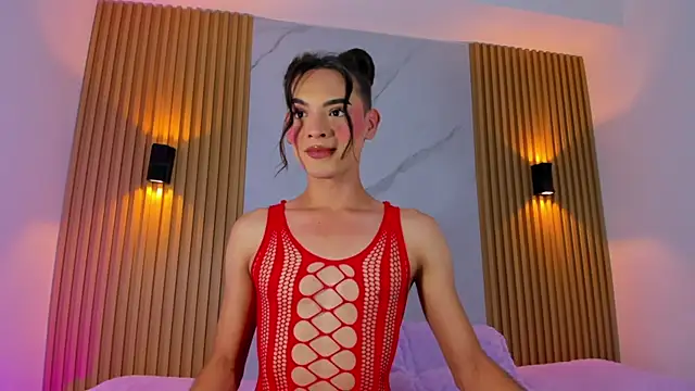 miss Ari online show from December 7, 7:10 pm