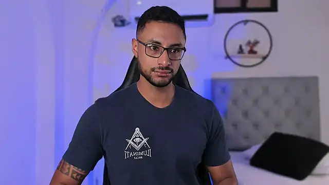 LiamGarcia1 online show from December 4, 12:25 pm