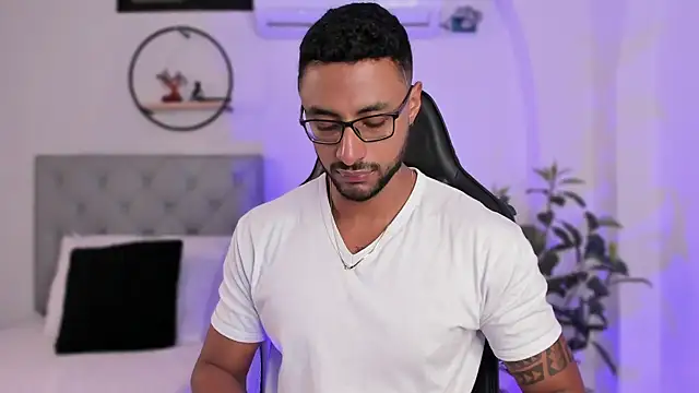 LiamGarcia1 online show from December 6, 12:38 pm