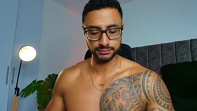 LiamGarcia1 online show from October 30, 2:07 pm